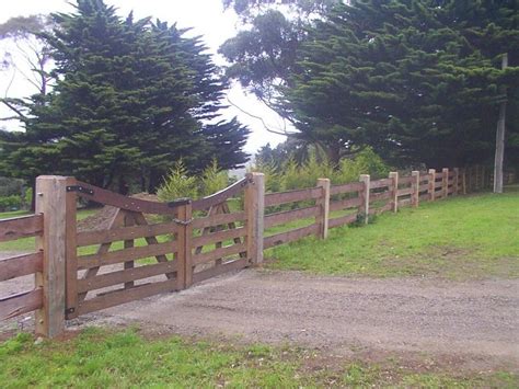 Split rail fences are made of timber logs, sometimes split in half lengthwise to make the rails. media.truelocal.com.au 3 E 3B0A0DEE-2725-415E-871B ...