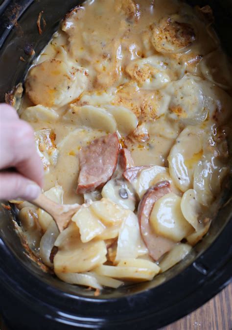 Slow Cooker Cheesy Scalloped Potatoes And Ham I Dig Pinterest