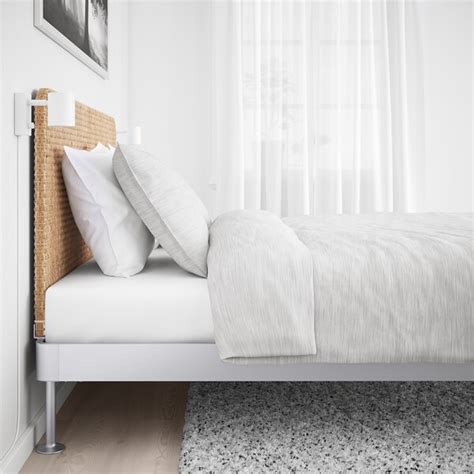 Le charme et l'originalité de cette magnifique tête de lit 160cm tissu taupe milano embelliront votre lit. DELAKTIG Structure lit avec tête de lit - aluminium, rotin ...