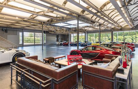 An interior digital temperature control. Eine Garage für $10 Millionen Dollar: Das private ...