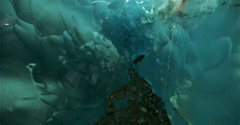 Tourists Warned That Alaskas Mendenhall Glacier Ice Cave Could Collapse