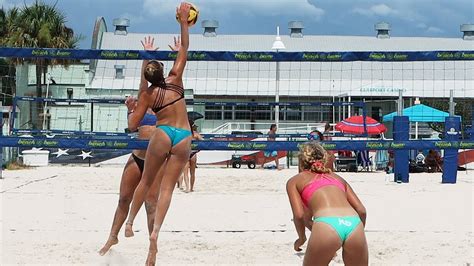 Women S Beach Volleyball Dynamic Duo Crews Roberts Routs Baumgart