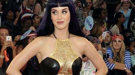 Mmva Katy Perry Im Sexy Superheldin Kleid Promiflashde