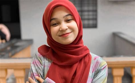 55 nama panggilan lucu buat sahabat, bikin pertemanan makin rekat. Biodata Bibi Qairina Penyanyi Lagu Sokmed - OH HIBURAN