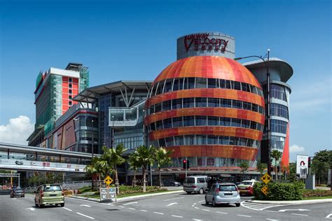 This walk will take around 10 minutes and you will walk through many steamboat. SUNWAY VELOCITY - SA Architects Malaysia
