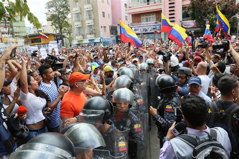 Venezuela Tem Novos Protestos Contra E A Favor De Maduro Após Apagão