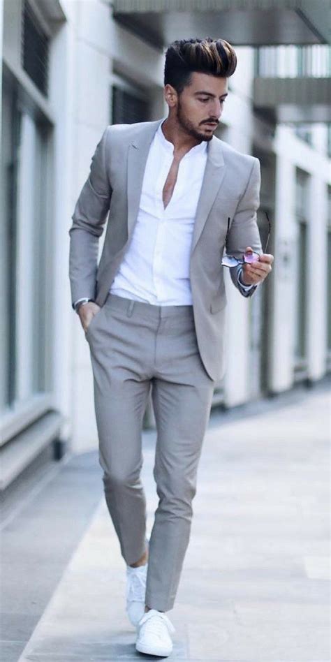 The perfect men's style is all about finding the right part and following the natural direction of the hair. 11 Smart Fashion Tips For Smart Men | Formal men outfit ...