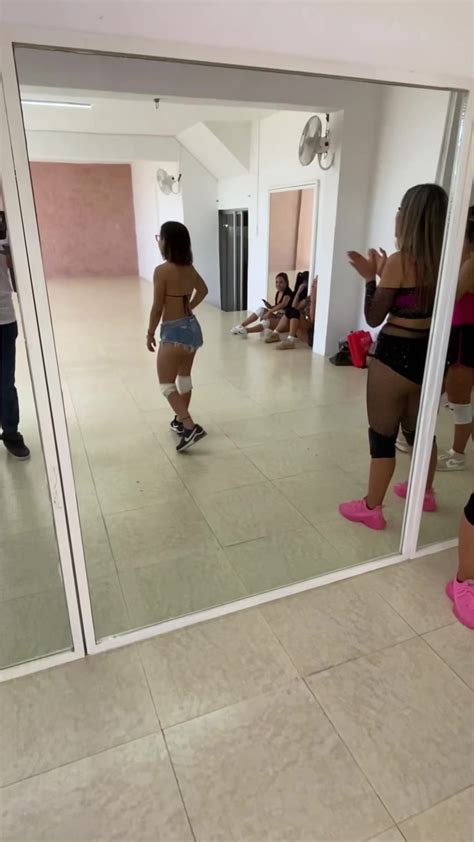 Clases De Baile En Cancun Twerk Twerking Cancunnativos Mujeres