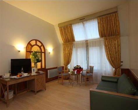 Champs elysees gardens 1 is a residential area in qatar. Royal Garden Champs Elysees Paris 4 étoiles 75008