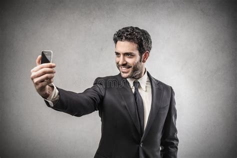 Uomo Daffari Che Fa Un Selfie Fotografia Stock Immagine Di Fotografo