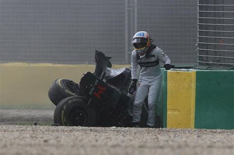 The spanish driver revealed it was a steering issue that saw him slam into the barrier during tests and that mclaren has altered facets of alonso on his accident: Fernando Alonso Amazingly Walked Away From A 200mph Crash ...