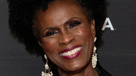 The Tragic Real Life Story Of Janet Hubert