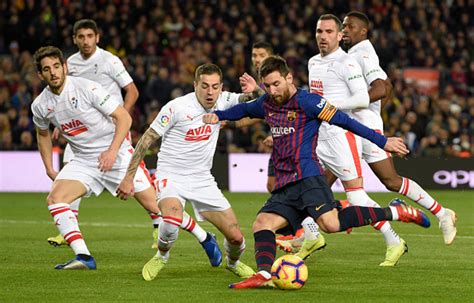 Lionel andrés messi cuccittini, испанское произношение: Messi scores 400th La Liga goal, sends Barca five points ...