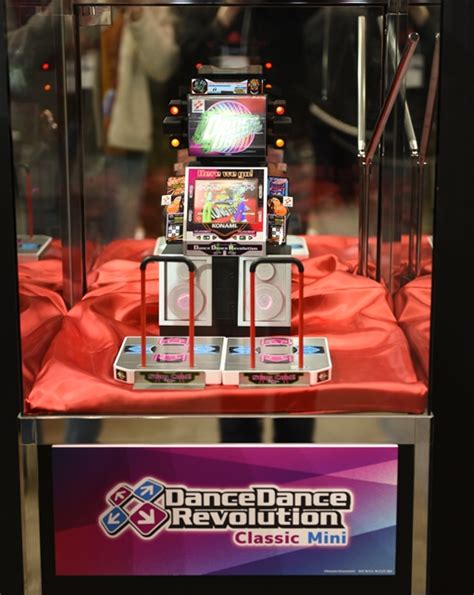「dancedancerevolution Classic Mini」の実機サンプル写真をお届け。液晶は美しく，単体でも問題なく遊べそうな仕上がり