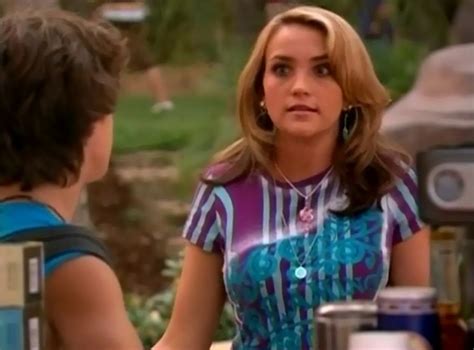 Jamie Lynn Spears Just Revealed What Was Really In That Zoey 101 Time Capsule Hellogiggles