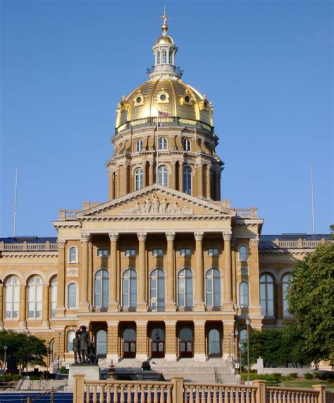 Iowa State Capitol Des Moines Iowa This Is One Of My Fa Flickr