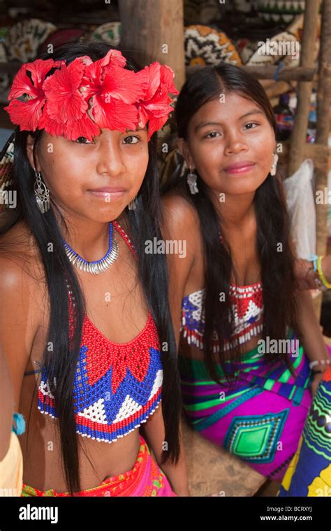 Panamá Parque Nacional Chagres Indios Embera Niñas Fotografía De Stock