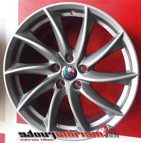 Sabato 18 e domenica 19 giugno, in tutte le concessionarie italiane alfa romeo, si terrà il primo porte aperte la gamma comprende 3 allestimenti (mito, super, veloce) con 8 colori di livrea (inedito il bianco pastello) e 7 cerchi in lega (tre nuovi disegni da 16, 17 e 18), oltre a 6 pack specifici (music. Cerchi 18 Originali Alfa Romeo 159 usato in Italia | vedi ...