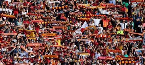 Gli Ultras Della Roma Celebrano La Morte Di Gabriele Sandri Con Uno
