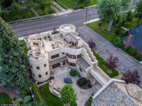 3million Castle In The Middle Of Idaho Goes On Sale Daily Mail Online