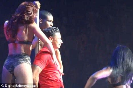 Britney Spears Lapdances Jersey Shore S Pauly D On Stage After Doing