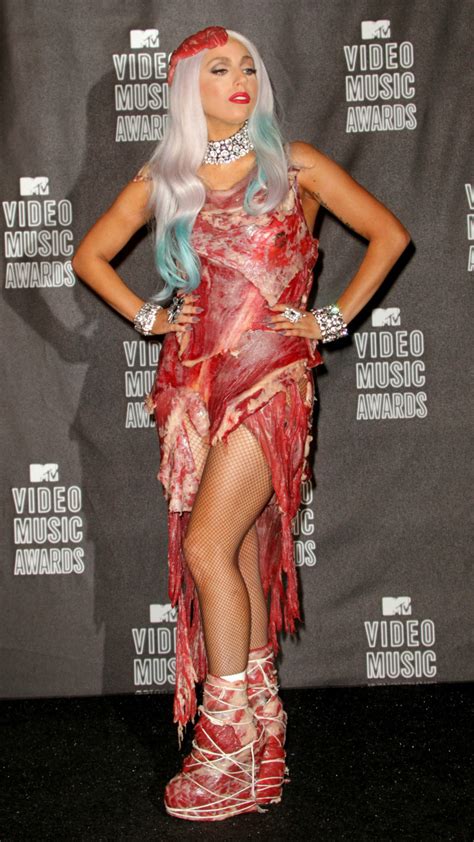 Robe En Viande De Lady Gaga - La robe en viande portée par Lady Gaga en 2010 exposée au musée