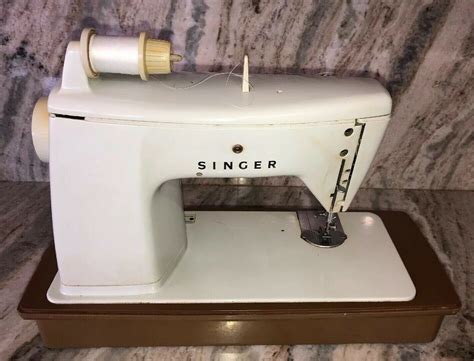 Vintage Singer Touch And Sew Sewing Machine Deluxe Zig Zag Model 626