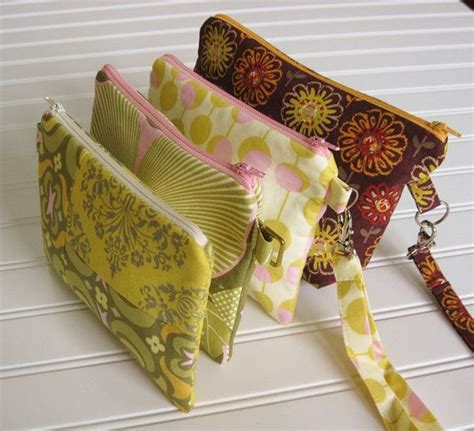T Item Zippered Cosmetic Bags Detachable Straps Flat