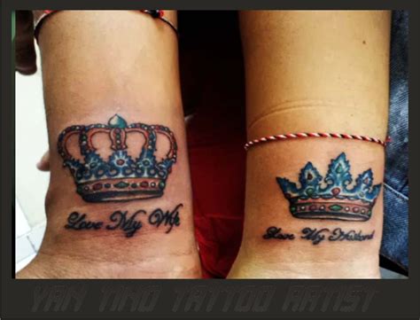 Berikutnya, ada tato mahkota yang berada tepat di jari telunjuknya. Gambar Tato Mahkota - Rahman Gambar
