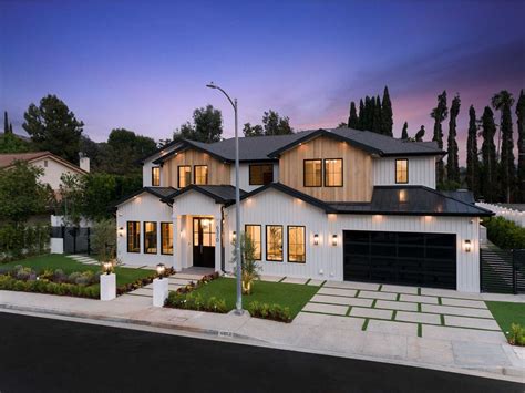 Meticulously Crafted Modern Farmhouse In Los Angeles Sells 6499900