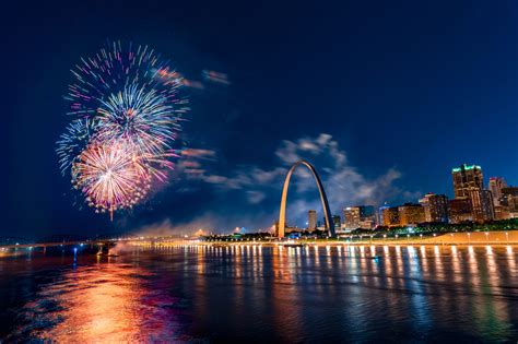 Living it Up: A Trendy Guide to Nightlife in St. Louis - 5Gen Adventures
