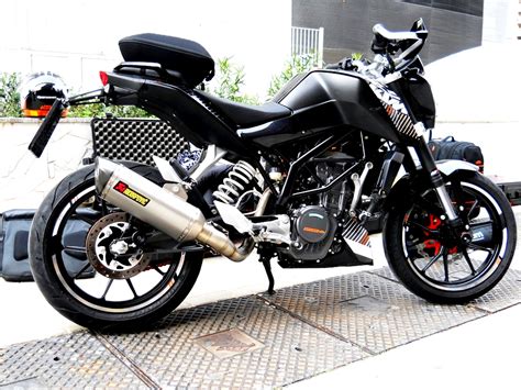 Both these motorcycles are massive fun riding and quite fast too. BIKERS ZONE: ktm Duke 200