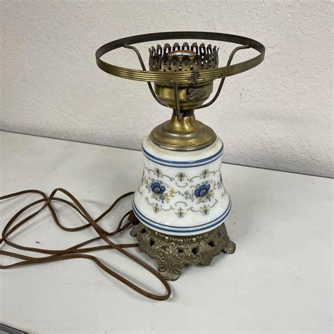 Antique Vintage Hurricane Lamp Quoizel Inc White Rd