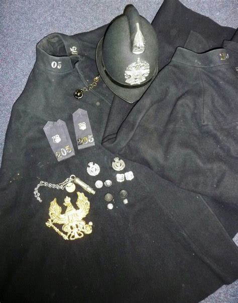 Leeds City Police Cape Epaulettes And Badges