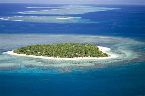 File:Tavarua Island, Fiji.JPG - Wikimedia Commons