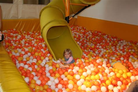 Giant Ball Pit With Slide I Want This In My House Guarderia