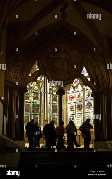 Uk London Westminster Abbey Chapter House Visitors In Entrance Stock