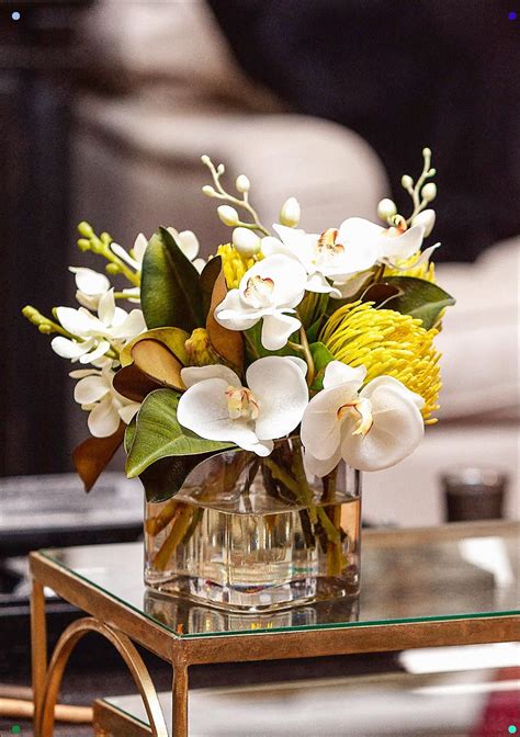 How To Create An Eye Catching Coffee Table Arrangement With Flowers