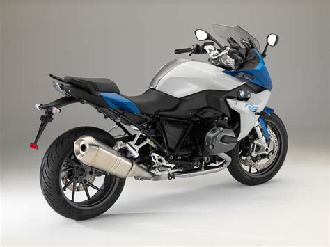 When the bmw r1200rs was first revealed at the milan motorcycle show last year i was very excited stood in the press scrum as they pulled the covers off. 2015 BMW R1200RS Brings Back True Sport-Touring Vibe - autoevolution