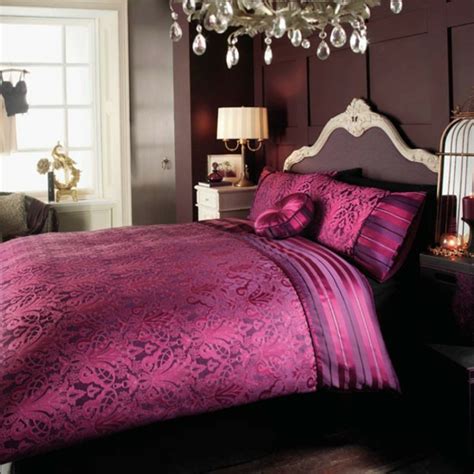 20 Amazing Purple Bedroom Designs