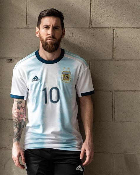 Argentina Lança Novo Uniforme Para A Copa América Com Camisa De Listras