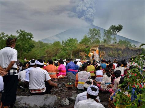 Mount Agung Bali Volcano Alert Raised To The Highest Level