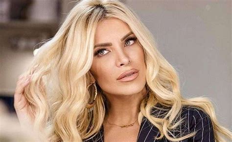 Παρουσιαζει την εκπομπη παντου καλοκαιρι. Κατερίνα Καινούργιου: Πρώτη φορά χωρίς make up και φίλτρα ...