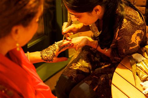 Enjoy The Beautiful Artwork Of Mehndi Henna Of India Boomsbeat