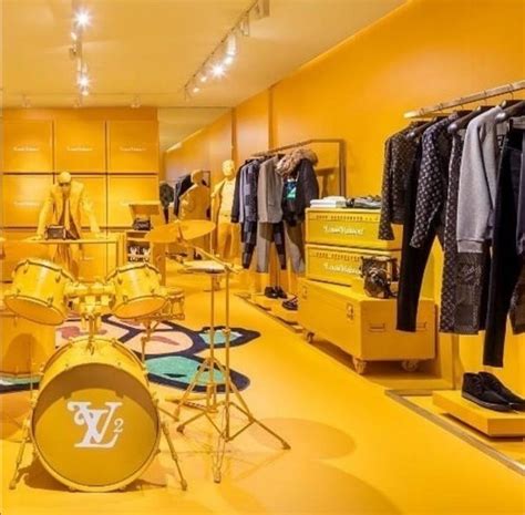 Louis Vuitton Ny Store Closing Salesman