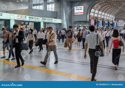 Rush Hour Commuters Shinawa Station Tokyo Japan Editorial Stock Photo Image Of Street Mass