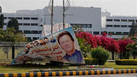 Pakistan Pm Imran Khan Says He Accepts Court Ruling Blames Us Frontline