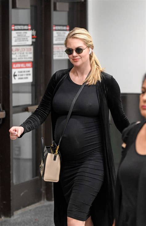 Pregnant Kate Upton At Los Angeles Intarnational Airport 09 27 2018 Hawtcelebs