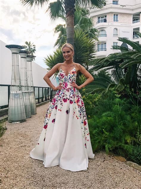 Blogerka, nie chcąc wdawać się w sądowe przepychanki z telewizją, przeprosiła kurskiego na swoim profilu: Maffashion w sukni Corizzi na czerwonym dywanie w Cannes ...