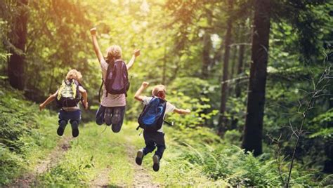 10 Reasons Why Kids Need to Spend Time Outdoors